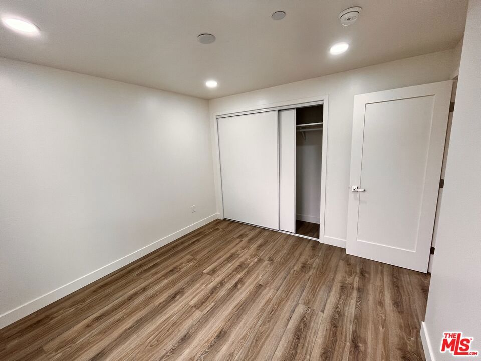 https://media.crmls.org/mediaz/59afddd0-039d-4428-845e-b875ccdc2c0f.jpg?preset=X-Large