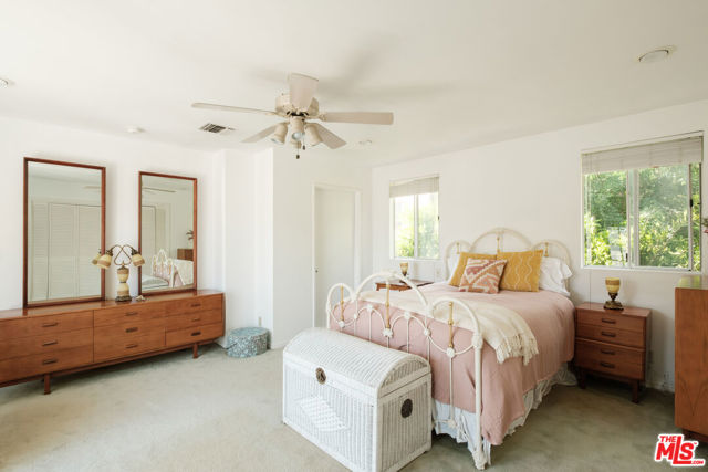 1030 N La Jolla Avenue, West Hollywood CA: https://media.crmls.org/mediaz/59afeddf-3239-478e-ac65-1f5ad6cd2171.jpg
