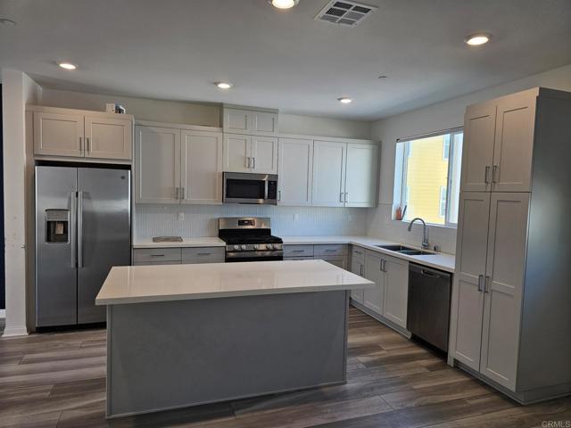 1856 Orion Avenue, Chula Vista CA: https://media.crmls.org/mediaz/59afff98-cbeb-43eb-bbe5-23b1b2bc4530.jpg