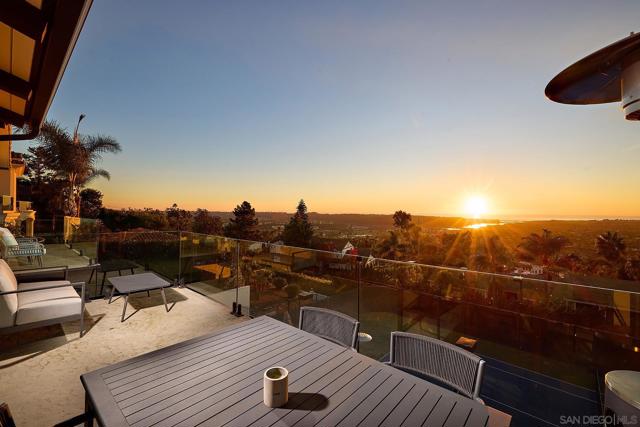 7117 Obelisco Cir, Carlsbad CA: https://media.crmls.org/mediaz/59b015f2-b6bd-422d-a086-bcce0bc648c2.jpg