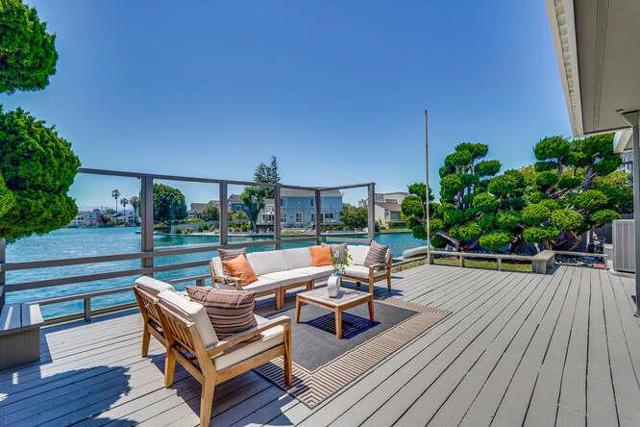 998 Flying Fish Street, Foster City CA: https://media.crmls.org/mediaz/59b0521e-f46b-4133-b93d-230d29135bc0.jpg