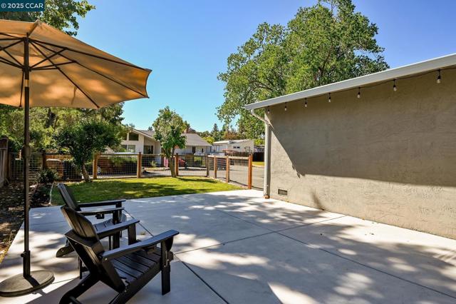 1933 Oak Park Blvd, Pleasant Hill CA: https://media.crmls.org/mediaz/59b07c28-ec9b-480e-a21b-4a930beba5c6.jpg