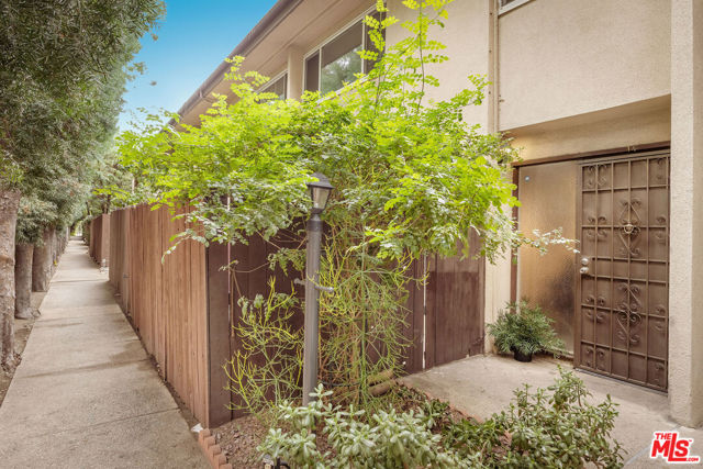 15540 Sherman Way, 14 photo 6