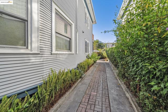 478 43rd St, Oakland CA: https://media.crmls.org/mediaz/59b12c20-c70e-443f-bb08-83dd325d8bde.jpg