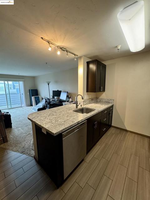 6400 Christie Ave, Emeryville CA: https://media.crmls.org/mediaz/59b15f82-82ed-4e4d-a628-b0e06615bbb7.jpg
