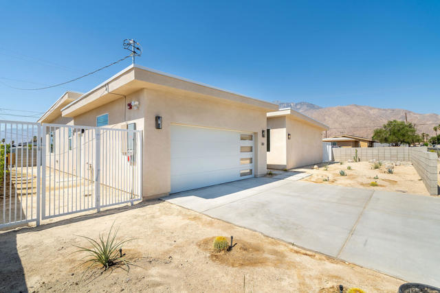 361 W Sunview Avenue, Palm Springs CA: https://media.crmls.org/mediaz/59b173dd-65d9-49a9-96bf-283158036804.jpg