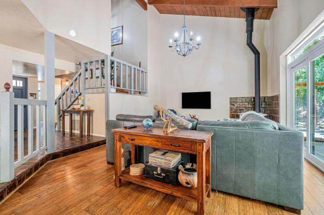 4858 Freedom Boulevard, Aptos CA: https://media.crmls.org/mediaz/59b1ba2f-9aa2-4496-acda-fd9197eef1d3.jpg