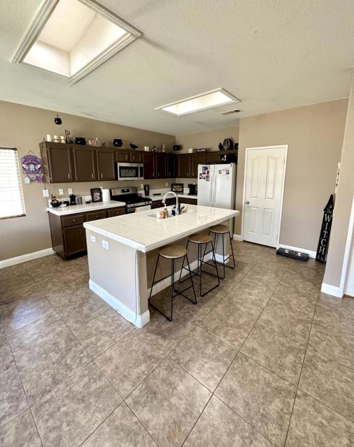 40567 Broadmoor Drive, Indio CA: https://media.crmls.org/mediaz/59b1bb7c-55fb-4e36-8043-acee3aa99bb7.jpg