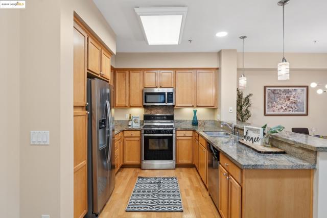 1310 Creekside Dr, Walnut Creek CA: https://media.crmls.org/mediaz/59b1d87d-34f0-4dcd-a654-9209654373a3.jpg