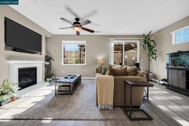 1037 Gridley Dr, Pittsburg CA: https://media.crmls.org/mediaz/59b21e16-0247-444e-b8b7-e34efef00b6c.jpg