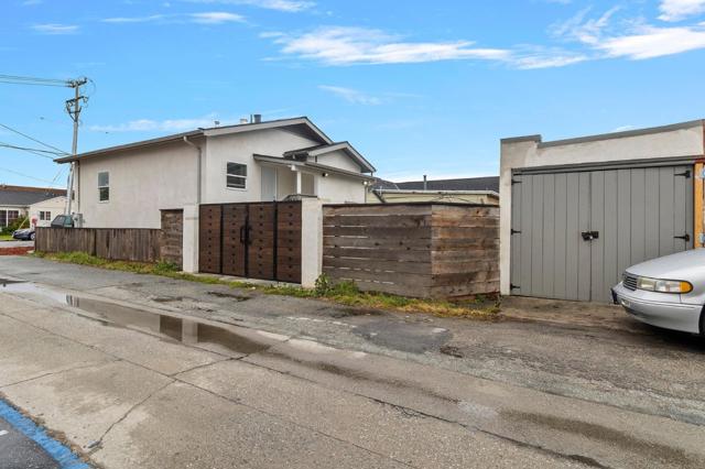 207 E San Luis Street, Salinas CA: https://media.crmls.org/mediaz/59b2bfca-0a9f-4d48-a822-f85da3e0a37a.jpg