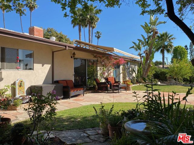 16840 Oak View Drive, Encino CA: https://media.crmls.org/mediaz/59b3557c-72c7-4358-acd2-65d8b5d0fc2e.jpg