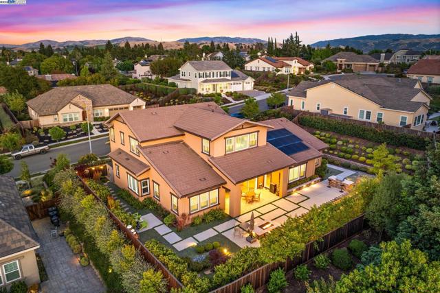 2135 Terra Bella Ct, Livermore CA: https://media.crmls.org/mediaz/59b3910f-72ba-4854-ae04-580a6911590a.jpg