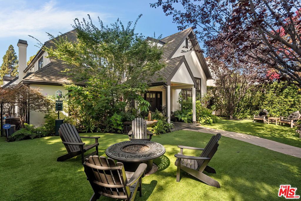370 25th Street — Traditional