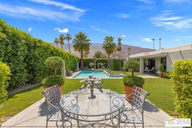 1860 Via Isla, Palm Springs CA: https://media.crmls.org/mediaz/59b3f1cd-8345-489a-a08a-f2580d7a0b83.jpg