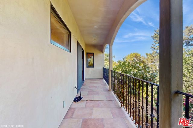 3311 Deronda Drive, Los Angeles CA: https://media.crmls.org/mediaz/59b3f338-c808-47c6-af29-305e2de778b2.jpg