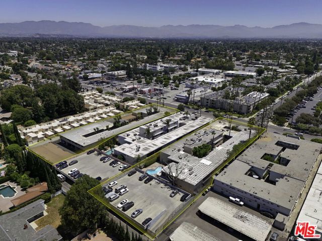 8567 Balboa Boulevard, Northridge CA: https://media.crmls.org/mediaz/59b3f707-f82a-4b4d-822d-1d573ba44b15.jpg