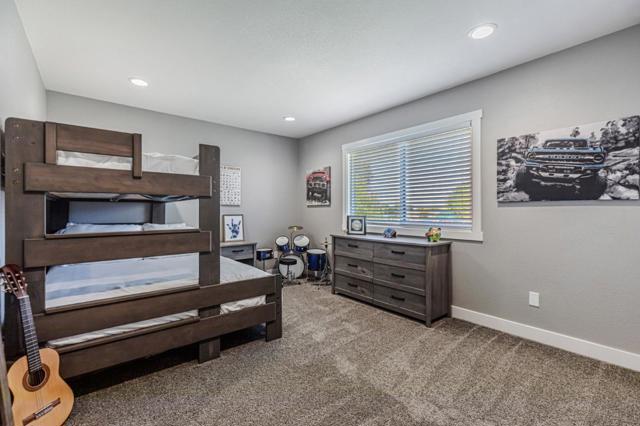 640 S Ridgemark Drive, Hollister CA: https://media.crmls.org/mediaz/59b42fe8-7e77-4971-b745-2722e0e57c6c.jpg