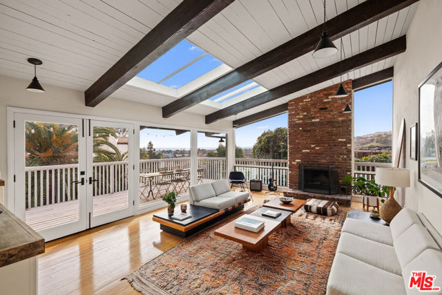 3629 Serra Road, Malibu CA: https://media.crmls.org/mediaz/59b43178-769e-45b3-b60e-6d1f2fa00744.jpg