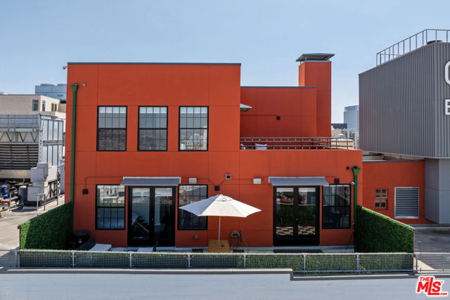 746 S Los Angeles Street, Los Angeles CA: https://media.crmls.org/mediaz/59b4324d-f8c0-49ec-a469-82e4ff273521.jpg