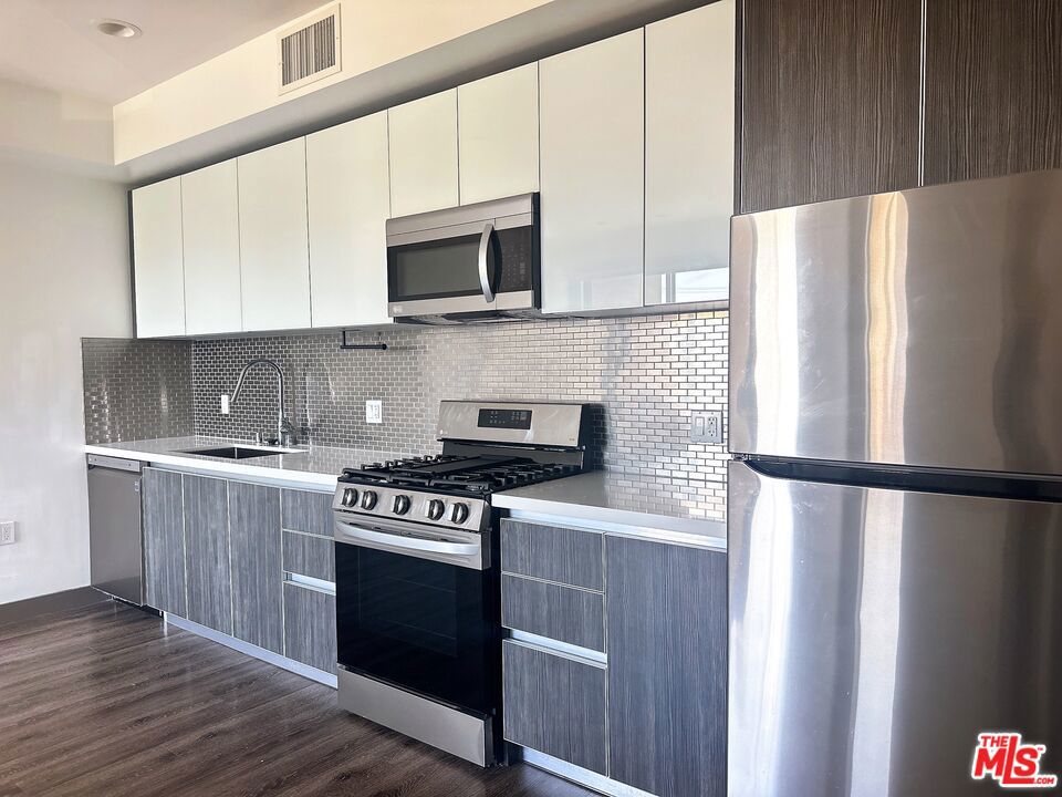 552 N Hobart Boulevard #316