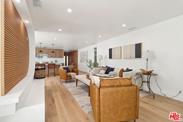 4656 Greenbush Avenue, Sherman Oaks CA: https://media.crmls.org/mediaz/59b516b5-c32e-4ec6-a54c-8399b108ed08.jpg