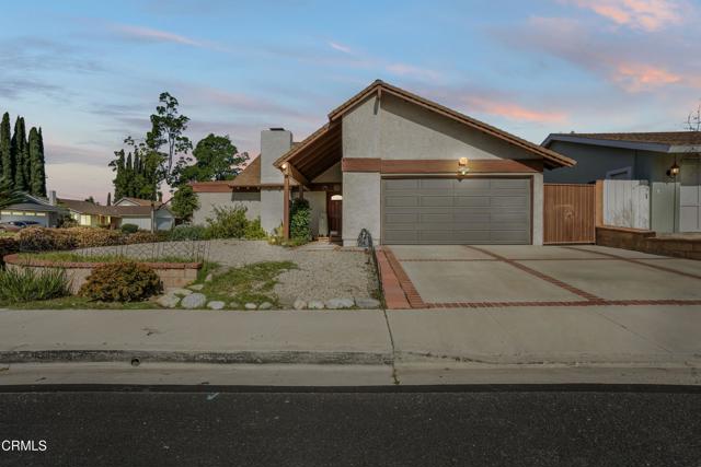 Detail Gallery Image 3 of 38 For 1805 Hillary Ct, Simi Valley,  CA 93065 - 5 Beds | 3 Baths