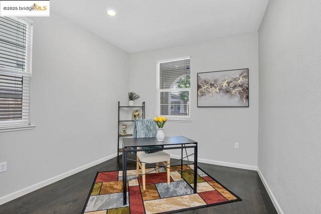 89 Baird Cir, Brentwood CA: https://media.crmls.org/mediaz/59b54fbd-64c0-4b21-9c5b-360933546238.jpg