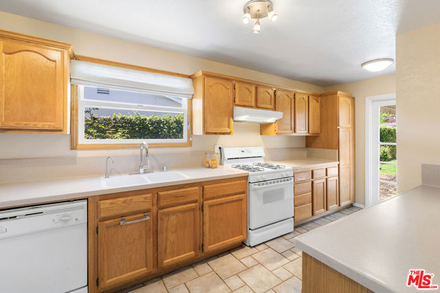 22915 Burton Street photo 7