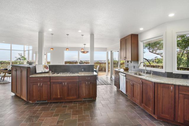 415 Golden Oak Drive, Portola Valley CA: https://media.crmls.org/mediaz/59b5e343-3501-47b9-8a55-548c3863210f.jpg