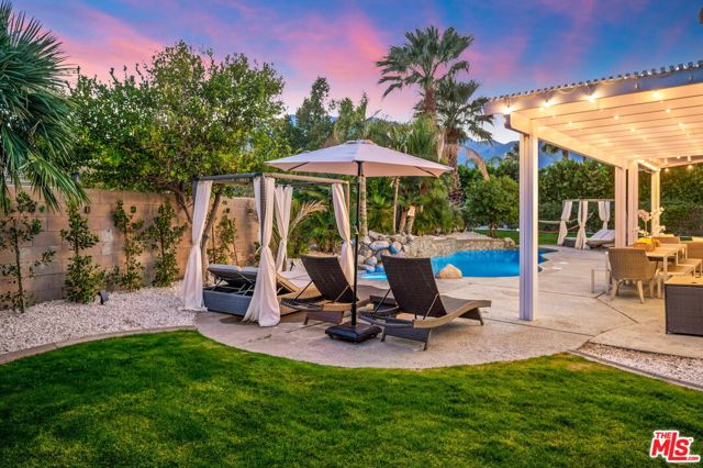 1083 E Circulo San Sorrento Road, Palm Springs CA: https://media.crmls.org/mediaz/59b6129c-8428-4598-937c-4adc0f502ff7.jpg