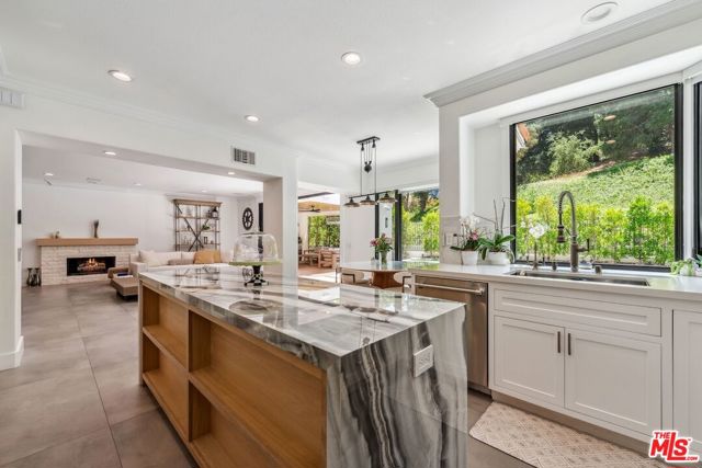 23180 Park Blanco, Calabasas CA: https://media.crmls.org/mediaz/59b6f7cc-cb32-4484-8a33-99c4c2261aae.jpg