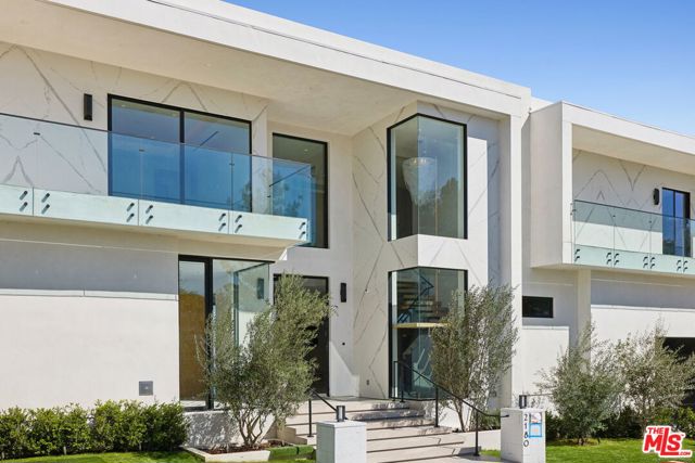 2180 Stradella Road, Los Angeles CA: https://media.crmls.org/mediaz/59b7095c-9035-4824-a83d-85d9e7463f6b.jpg