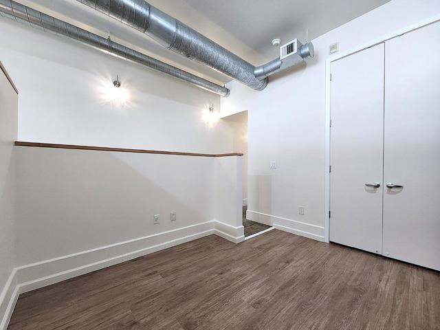 334 Santana Row, San Jose CA: https://media.crmls.org/mediaz/59b70be8-aacd-4730-8d31-7a6d21890d5e.jpg