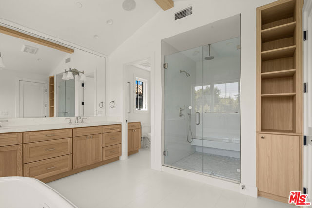 306 S Anita Avenue, Los Angeles CA: https://media.crmls.org/mediaz/59b73cdd-33ae-4b59-8b3e-238bbb3075aa.jpg
