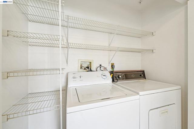 39206 Guardino Dr, Fremont CA: https://media.crmls.org/mediaz/59b749a0-7671-444b-885b-0e1d10bc9dd8.jpg