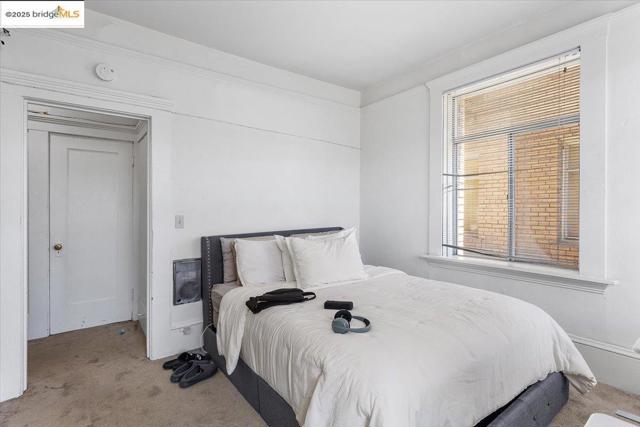 498 25th Street, Oakland CA: https://media.crmls.org/mediaz/59b7aa88-d073-495d-8337-b3b144b31cc4.jpg