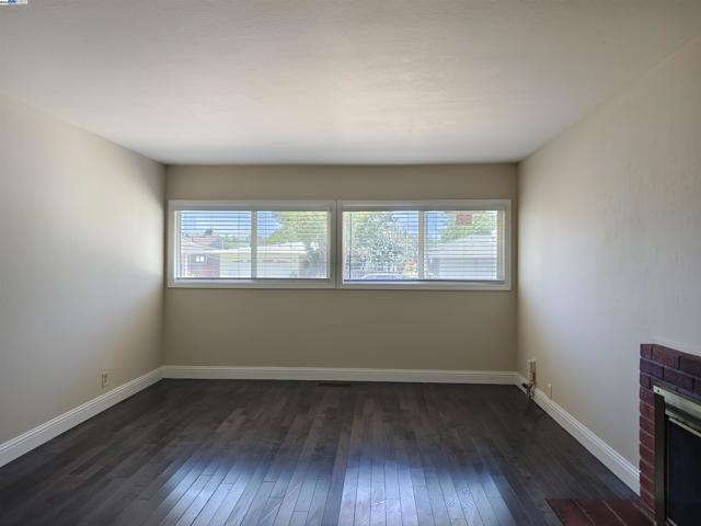 522 Lagunitas Lane, Hayward CA: https://media.crmls.org/mediaz/59b7b338-77d9-4ec2-842d-35b2b55d8583.jpg