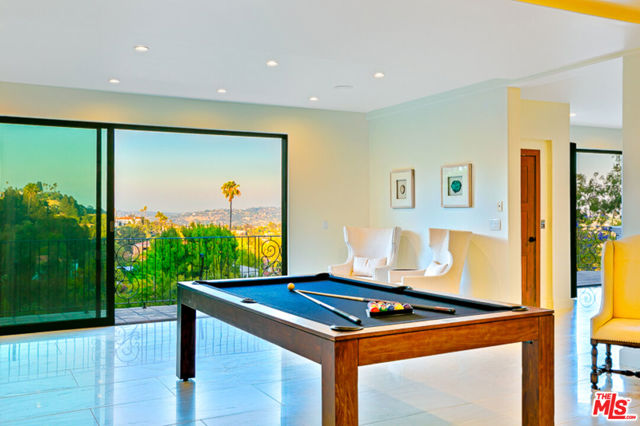 4733 Bonvue Avenue, Los Angeles CA: https://media.crmls.org/mediaz/59b812f8-9183-4a6a-85fd-cc999e46e9cf.jpg