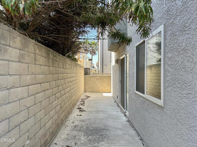 4053 Sunset Lane Lane, Oxnard CA: https://media.crmls.org/mediaz/59b81658-eb9a-4caf-ba2d-66682c93c28d.jpg
