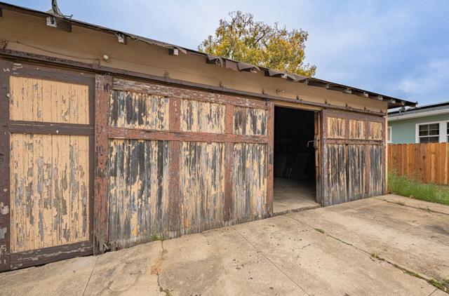 4705 Crystal Street, Capitola CA: https://media.crmls.org/mediaz/59b8194b-1943-4b40-96ce-d7001a69c3bb.jpg