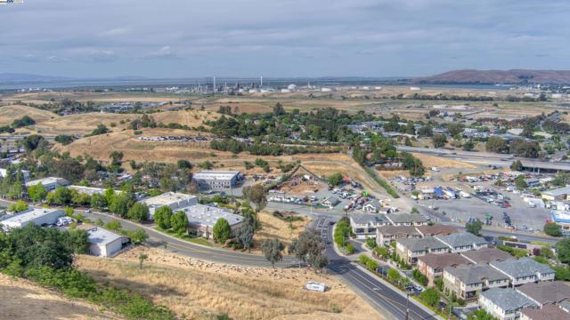 2617 Star Tree Ct., Martinez CA: https://media.crmls.org/mediaz/59b85ef4-298a-4e72-9996-89e36a94ec44.jpg