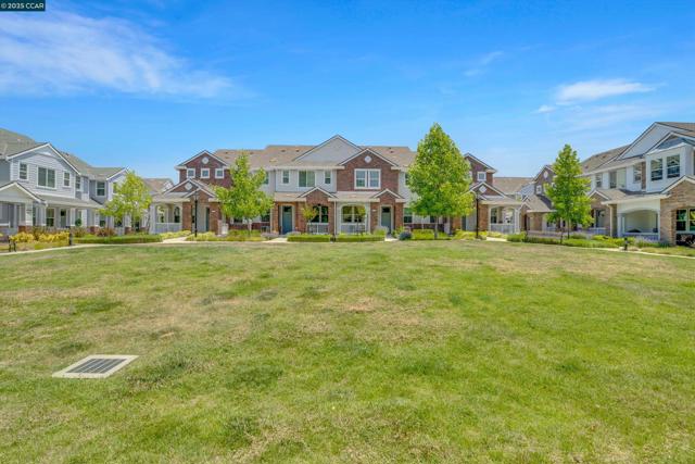 1734 Catalina Ct, Livermore CA: https://media.crmls.org/mediaz/59b89340-3720-4d81-999e-c15f59dd9c47.jpg
