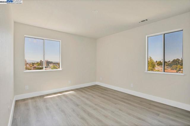 3251 Hyde St, Oakland CA: https://media.crmls.org/mediaz/59b893c5-bef9-4091-8c98-3eba587d8bf3.jpg