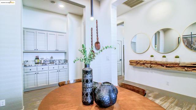 881 Inverness Ln, Brentwood CA: https://media.crmls.org/mediaz/59b8b0c4-2352-466e-af1b-76c895334ab7.jpg