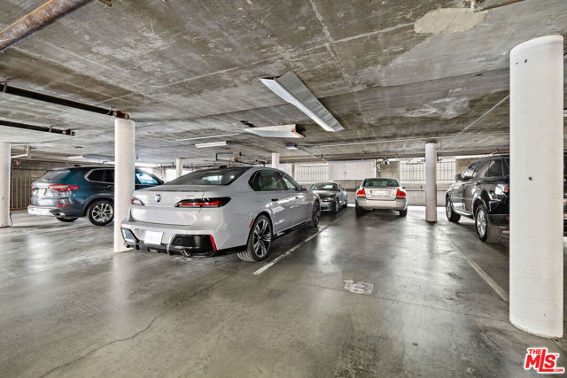 1228 14th Street, Santa Monica CA: https://media.crmls.org/mediaz/59b93373-0481-4531-be03-49470826ecd5.jpg