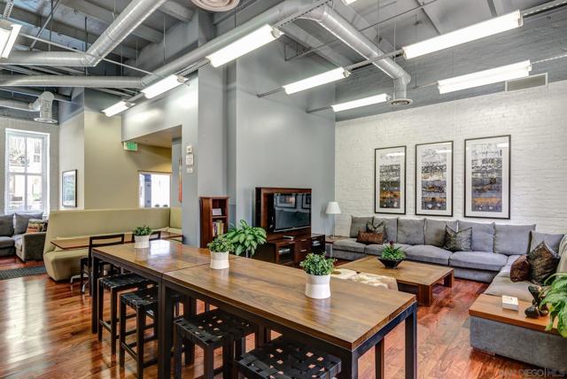 1431 Pacific Hwy, San Diego CA: https://media.crmls.org/mediaz/59b957ef-4bbf-4e6b-8e8f-c068c1c7d625.jpg