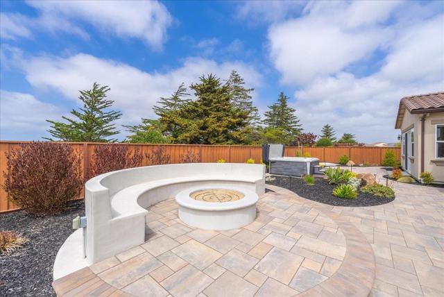 2999 Bluffs Drive, Marina CA: https://media.crmls.org/mediaz/59b973fd-8afa-47e7-9118-571f4e26a8b9.jpg