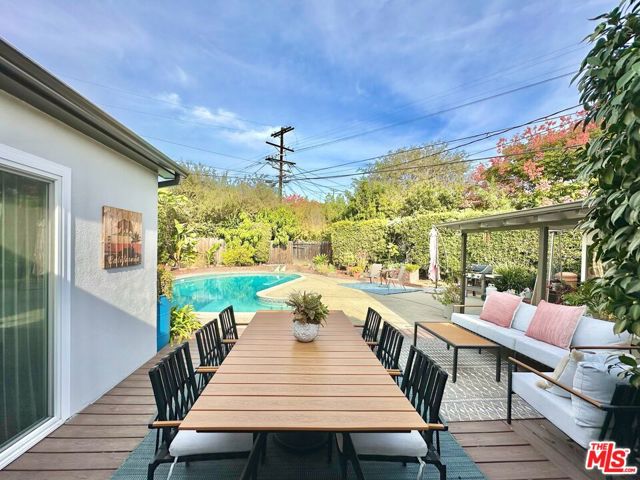 2132 Mcpherson Place, Los Angeles CA: https://media.crmls.org/mediaz/59b999da-1ce8-49fd-9a22-44c05ecefdda.jpg