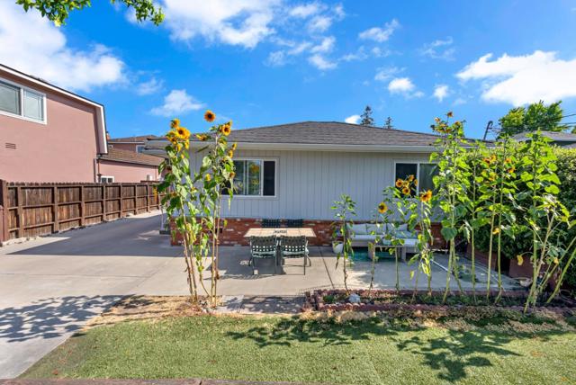 1567 Hawes Court, Redwood City CA: https://media.crmls.org/mediaz/59b9ce94-5f9b-48ed-a3f2-45874377b0fa.jpg